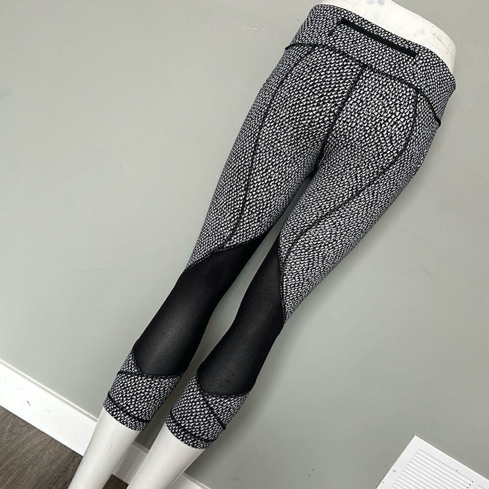 Lululemon size 6 Pace Rival Crop